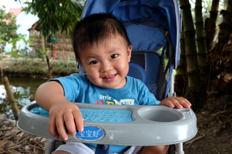 Be bi dam xuyen so tuoi tan ngay dau nam moi - Anh 1