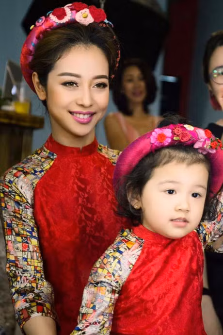 Hoa, a hau Viet mac gi mung xuan Dinh Dau? - Anh 17