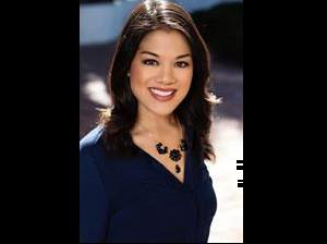 Nu phong vien goc Viet xinh dep nhap nhom phong vien dieu tra o My - Anh 1