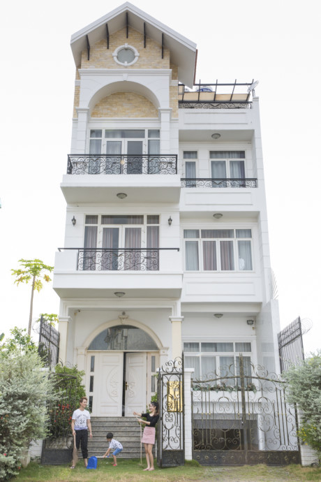 Tham biet thu 20 ty dong cua Dang Khoi vao ngay Tet - Anh 1