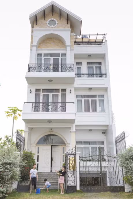 Tham biet thu 20 ty dong cua Dang Khoi vao ngay Tet - Anh 1