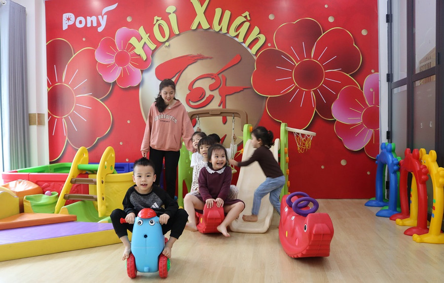 Giờ vui chơi của trẻ tại trường Mầm non Pony Academy (TP Tuyên Quang)