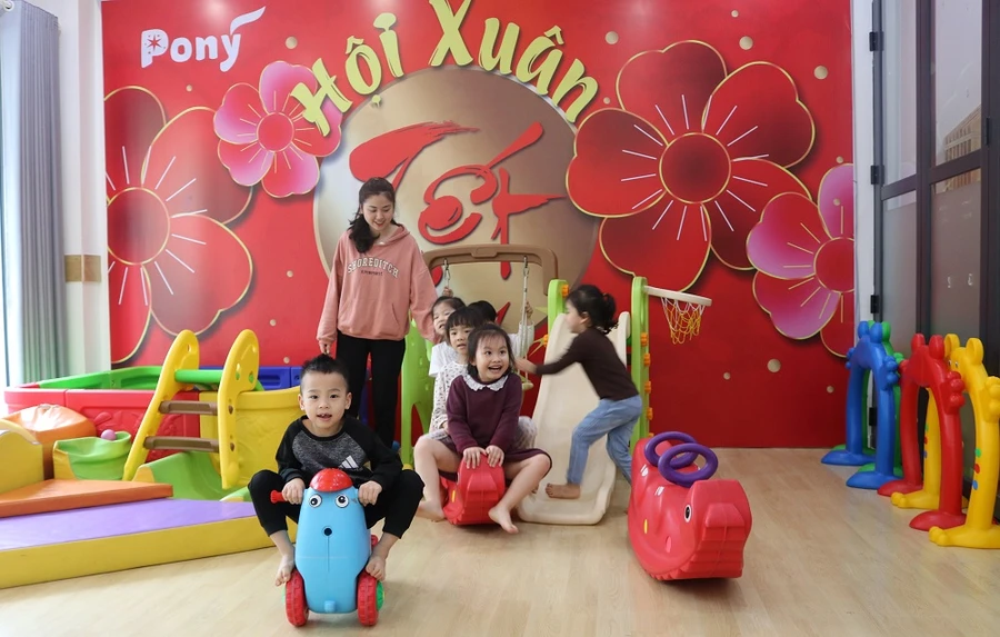 Giờ vui chơi của trẻ tại trường Mầm non Pony Academy (TP Tuyên Quang)