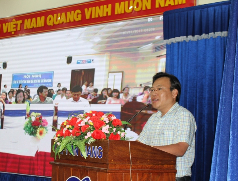 Ông Trần Tuấn Khanh - Phó Giám đốc Sở GD&ĐT An Giang phát biểu tại hội nghị.