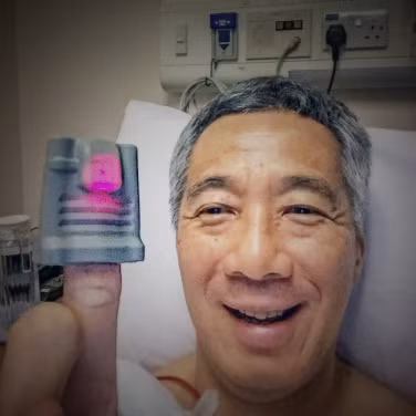A photo taken of Prime Minister Lee Hsien Loong in January 2015 at the Singapore General Hospital after he woke up from the prostate biopsy, the procedure that detected his prostate cancer. - See more at: http://news.asiaone.com/news/singapore/pm-lee-undergo-surgery-prostate-cancer#sthash.0RFmc7FC.dpuf