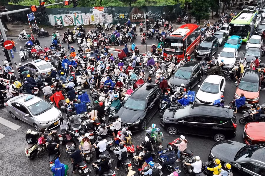 Tắc đường ở Hà Nội. Ảnh: ITN.