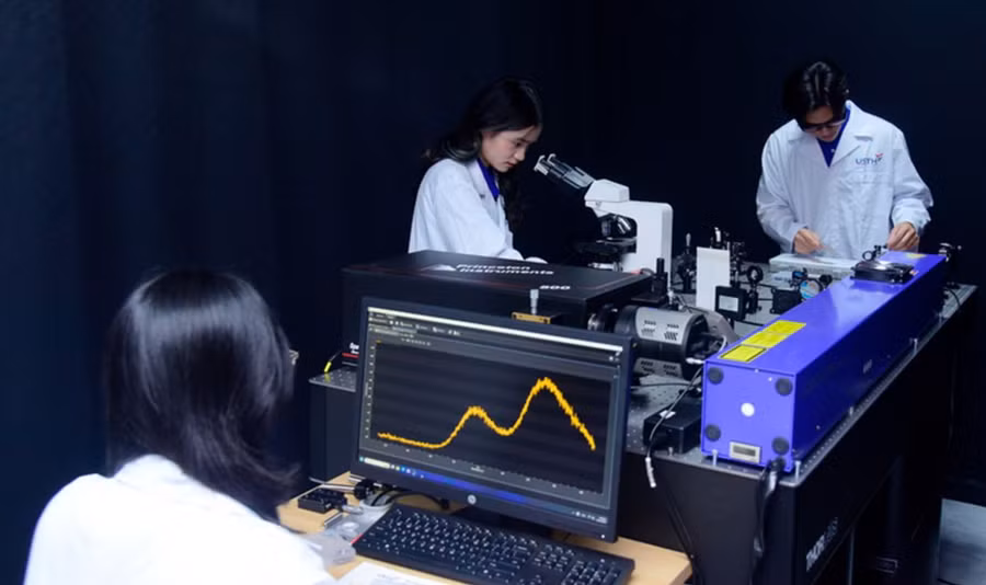 Giờ thực hành của sinh viên Trường ĐH Khoa học và Công nghệ Hà Nội. Ảnh: USTH