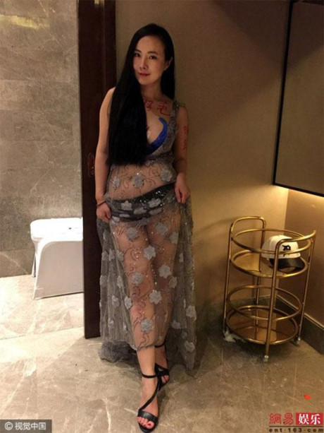 Can Lộ Lộ bị chỉ trích kịch liệt vì khỏa thân, ngả ngớn với đàn ông - Ảnh 5 Can Lo Lo bi chi trich kich liet vi khoa than, nga ngon voi dan ong - Anh 5