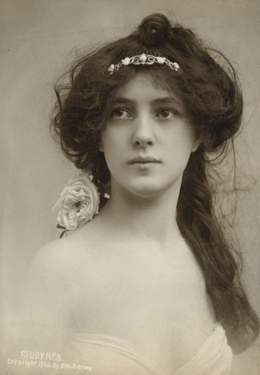 Bức “Chân dung nàng Evelyn Nesbit” của James Carroll Beckwith.