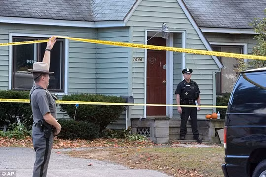 Ám ảnh những xác chết trong nhà, ăn ngủ cùng người thân