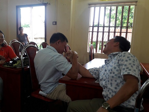 Niềm vui sau mỗi buổi "làm thi" của các thầy giám thị trường ĐH và trường phổ thông Niềm vui sau mỗi buổi "làm thi" của các thầy giám thị trường ĐH và trường phổ thông