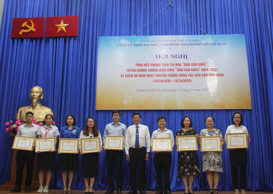 Tuyên dương các tập thể điển hình trong phong trào "Dân vận khéo" 2020