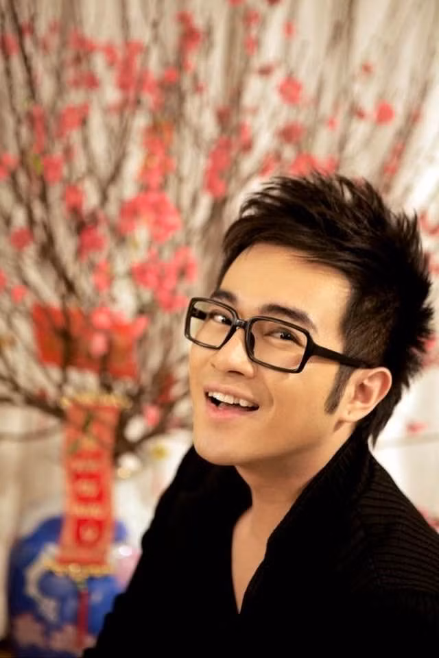 Nam ca sĩ Minh Quân.