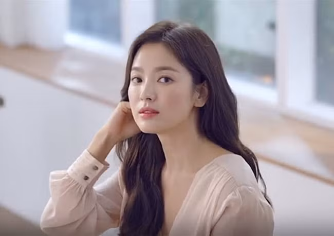 8. Song Hye Kyo: Nữ diễn viên trong bộ phim truyền hình gần đây nhất là Now, We Are Breaking Up (2021-2022) đã nhận được 53.149 phiếu bầu (chiếm 4,0% tổng số) trong cuộc thăm dò!