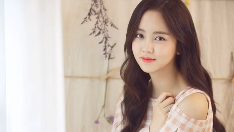 2. Kim So Hyun: Nữ diễn viên trong bộ phim gần đây nhất là River Where the Moon Rises (2021), đã nhận được 175.532 phiếu bầu (hay 13,3% tổng số) trong cuộc thăm dò!