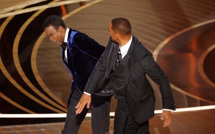 Will Smith tát Chris Rock ngay tại Lễ trao giải Oscar 2022.