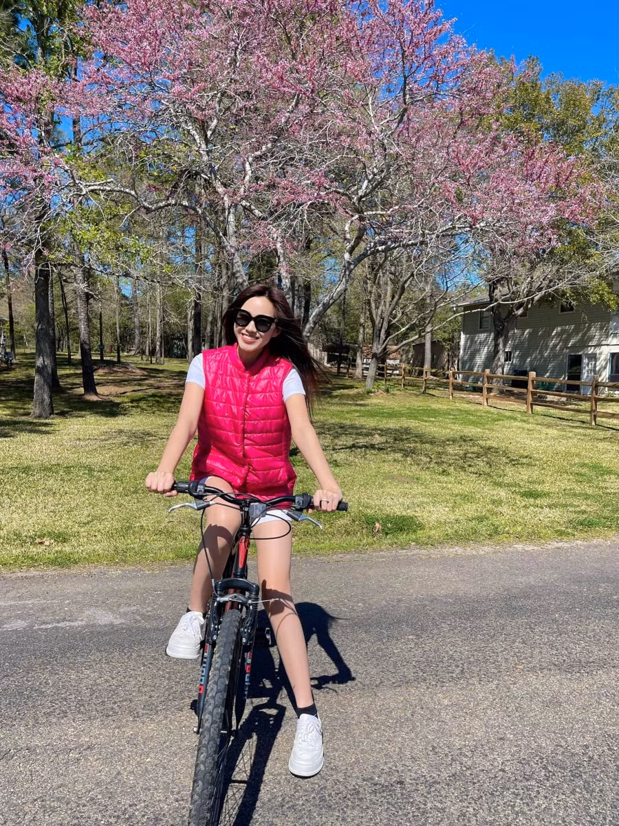 Đang vi vu trời Tây, Hoa hậu Đỗ Thị Hà bất ngờ bị mạo danh, lừa đảo chuyển tiền ảnh 1