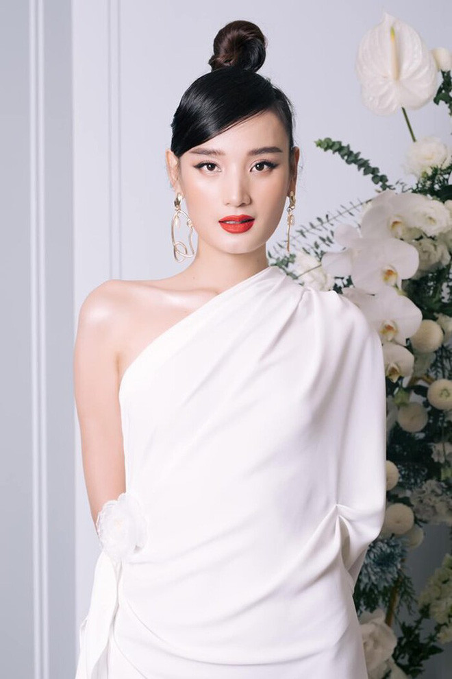 Người mẫu Lê Thúy. Người mẫu Lê Thúy.