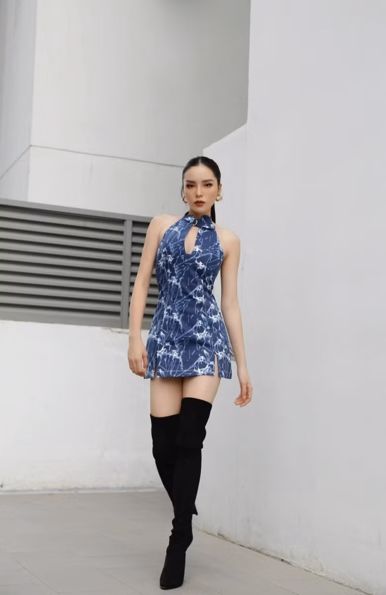 Cô cũng là gương mặt đại diện thương hiệu của hàng loạt nhãn hàng nổi tiếng. Nàng hậu sinh năm 1996 còn liên tục đảm nhận vị trí First Face và Vedette trong các show diễn thời trang của hàng loạt nhà thiết kế đình đám.