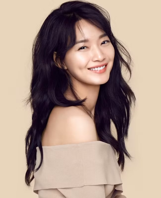 15. Shin Min Ah: Nữ diễn viên có bộ phim gần đây nhất là Hometown Cha-Cha-Cha (2021) đã nhận được 8.427 phiếu bầu (tương đương 0,6% tổng số) trong cuộc thăm dò!