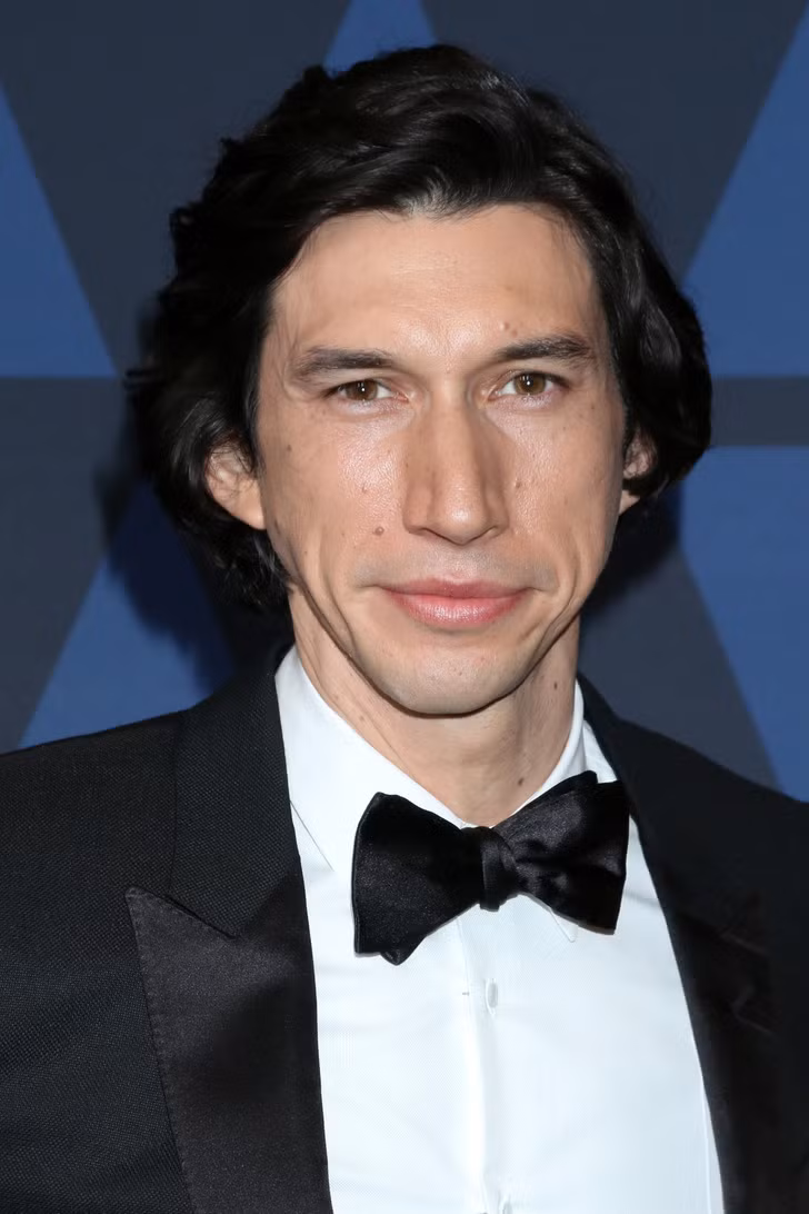 Adam Driver được sinh ra với cha mẹ là những người có công việc bình thường. Khi được chọn tham gia chương trình truyền hình Girls, anh ấy là diễn viên chính duy nhất có gia đình không liên quan tới ngành công nghiệp điện ảnh.