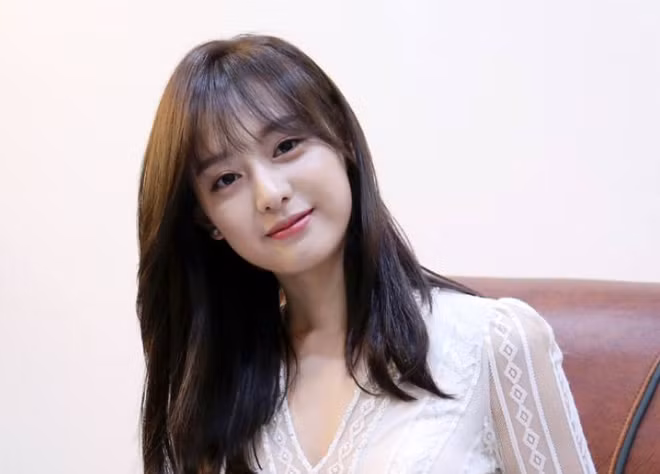 12. Kim Ji Won: Nữ diễn viên trong bộ phim truyền hình gần đây nhất là Arthdal Chronicles (2019) đã nhận được 23.448 phiếu bầu (chiếm 1,8% tổng số) trong cuộc thăm dò!