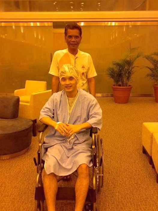 Ưng Hoàng Phúc từng bị thoát vị đĩa đệm, phải bỏ dở con đường nghệ thuật.