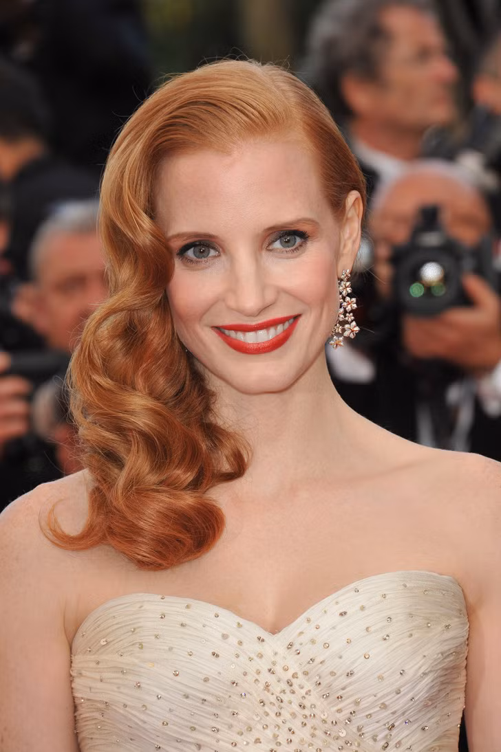 Jessica Chastain chia sẻ trong một cuộc phỏng vấn rằng cô ấy là người đầu tiên trong gia đình có thể học đại học. Nữ diễn viên đã theo học ngành kịch nghệ tại trường Juilliard danh tiếng nhờ học bổng do Robin Williams trao cho cô.