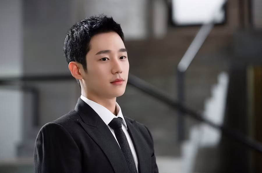 Jung Hae In: Nam diễn viên có bộ phim gần đây nhất là Snowdrop (2021-2022), đã nhận được 12,954,378 phiếu bầu (tương đương 45,6% tổng số) trong cuộc thăm dò!