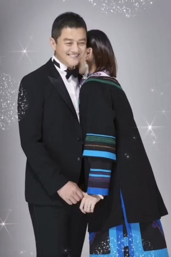 Lý Á Bằng và vợ trẻ Hải Hà Kim Hỷ.