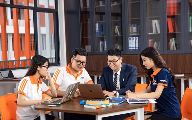 Với sự bảo trợ của Tập đoàn Phenikaa, sinh viên KTKD sẽ có cơ hội được tham gia chương trình thực tập tại các doanh nghiệp thuộc Tập đoàn và các đối tác ngay từ năm thứ 2.