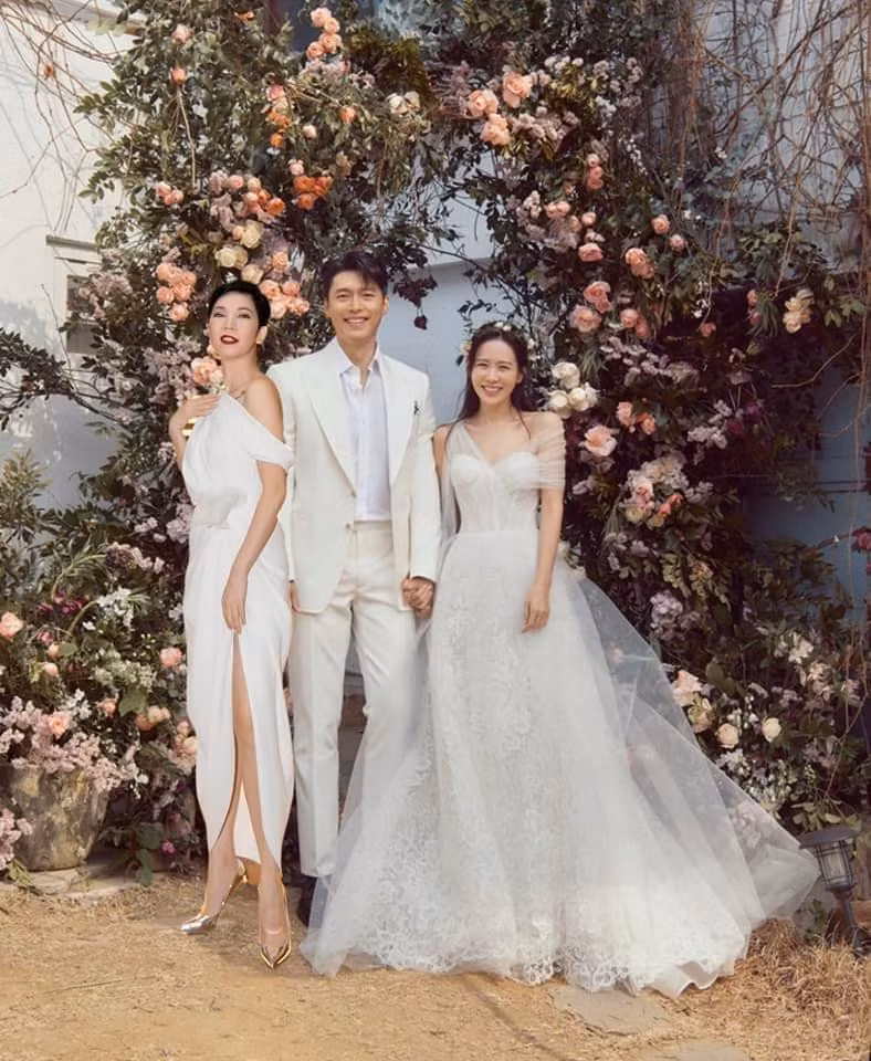 Siêu mẫu Xuân Lan xúc động viết: “Xin lỗi - Hạnh Phúc Mới”.