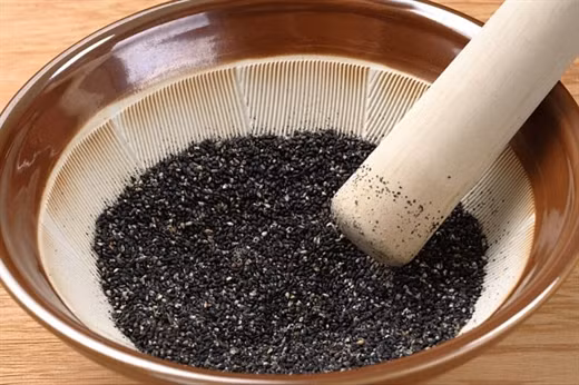 Mach ban nhung thuc pham giup toc den tu nhien