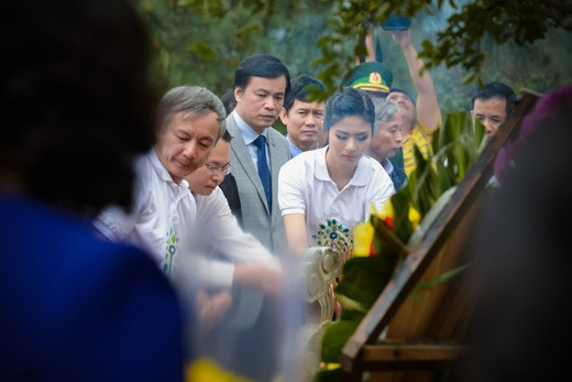 Hoa hậu Ngọc Hân trồng cây tri ân Đại tướng Võ Nguyên Giáp - ảnh 4 Hình ảnh: Hoa hậu Ngọc Hân trồng cây tri ân Đại tướng Võ Nguyên Giáp số 4
