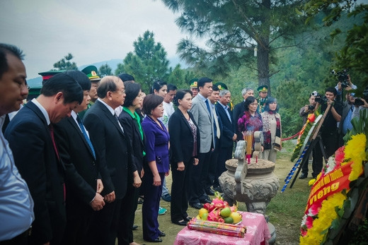 Hoa hậu Ngọc Hân trồng cây tri ân Đại tướng Võ Nguyên Giáp - ảnh 3 Hình ảnh: Hoa hậu Ngọc Hân trồng cây tri ân Đại tướng Võ Nguyên Giáp số 3