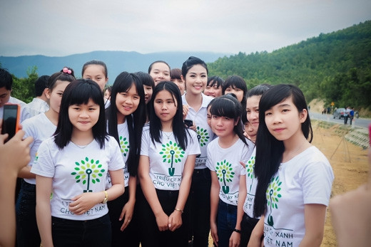 Hoa hậu Ngọc Hân trồng cây tri ân Đại tướng Võ Nguyên Giáp - ảnh 11 Hình ảnh: Hoa hậu Ngọc Hân trồng cây tri ân Đại tướng Võ Nguyên Giáp số 11