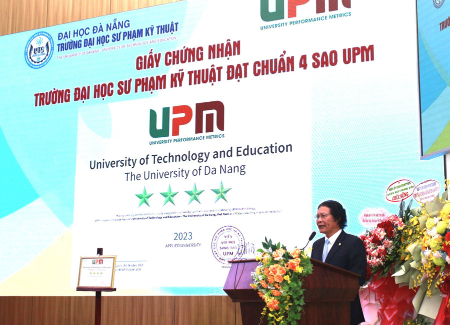 PGS.TS Phan Cao Thọ, Hiệu trưởng Trường ĐH Sư phạm Kỹ thuật, ĐH Đà Nẵng cho biết sẽ nhà trường đã, đang và sẽ tiếp tục phát triển theo định hướng ứng dụng. PGS.TS Phan Cao Thọ, Hiệu trưởng Trường ĐH Sư phạm Kỹ thuật, ĐH Đà Nẵng cho biết sẽ nhà trường đã, đang và sẽ tiếp tục phát triển theo định hướng ứng dụng.