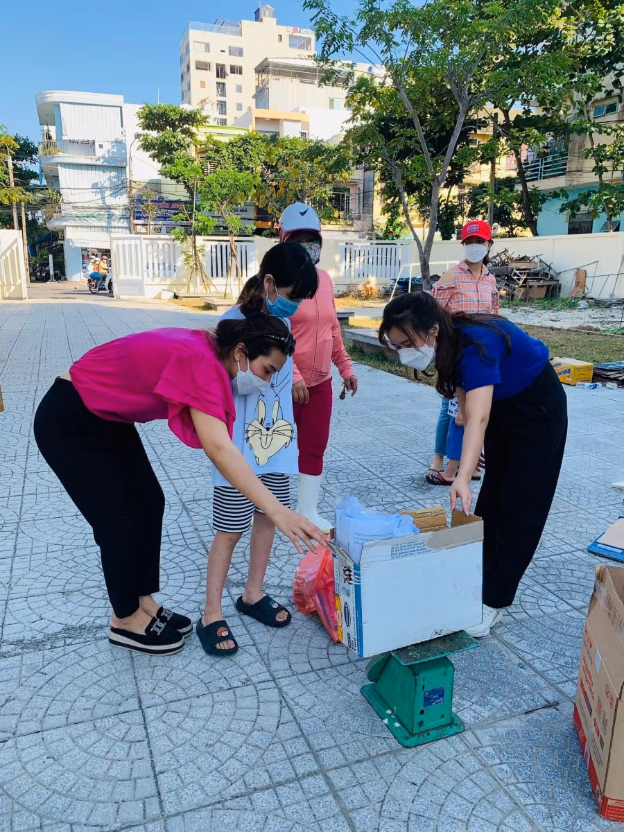 Chương trình Dọn nhà sạch - nhận quà xinh của Trường Tiểu học Võ Thị Sáu thu hút sự tham gia của đông đảo phụ huynh.