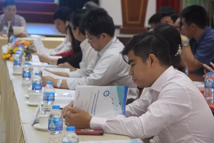 Tham dự hội thảo có đông đảo nhà nghiên cứu, cán bộ quản lý, nhà giáo