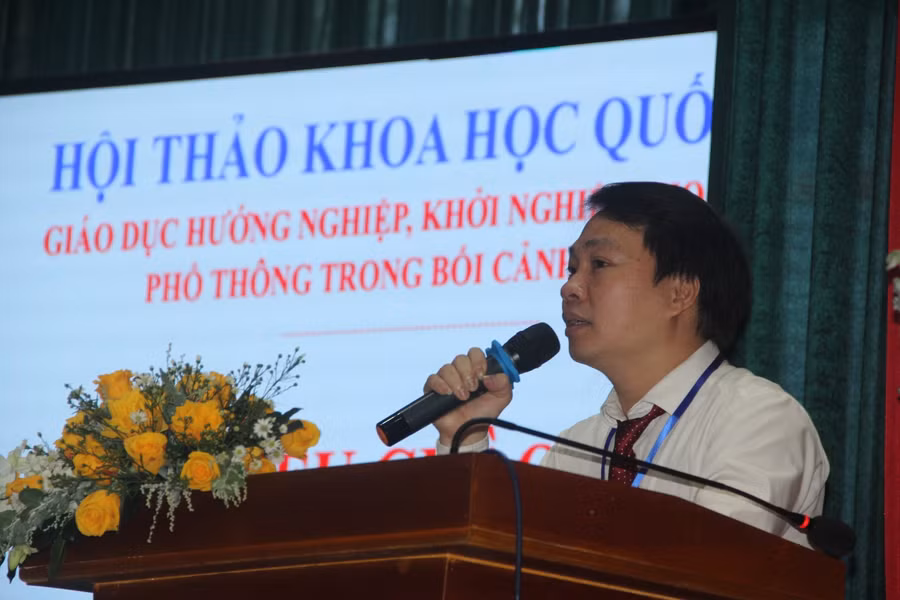 PGS.TS Hà Thanh Việt-Hiệu trưởng Trường Cán bộ Quản lý GD TP.HCM phát biểu khai mạc hội thảo