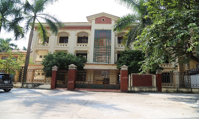 Lợi nhuận từ việc khai thác vàng sa khoáng Mỏ Bản Ná của Công ty Thăng Long đã chuyển một phần sang “thao túng” các điểm đất vàng tại trung tâm thành phố Thái Nguyên, đầu tiên là UBND phường Phan Đình Phùng