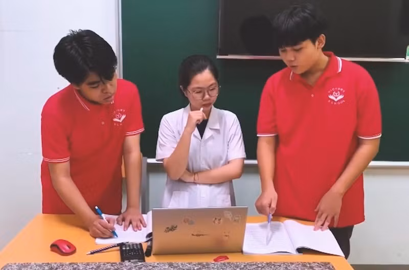 Học sinh Trường THPT Victory (Đắk Lắk) tạo dòng sản phẩm “Trà túi lọc từ phụ phẩm trái ngô”.