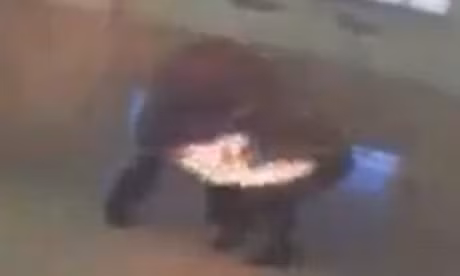 Nguoi dan ong Trung Quoc dot toc vo cu sau khi ky don ly di - Anh 1