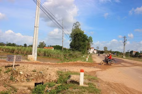 Xe ben coi thung, cho cat khong che phu… 