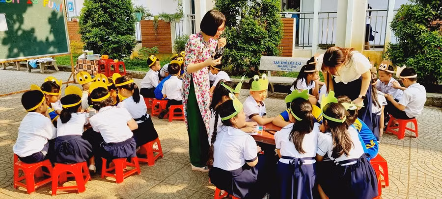 Học sinh lớp 2 Trường Tiểu học Võ Thị Sáu sinh hoạt CLB tiếng Anh