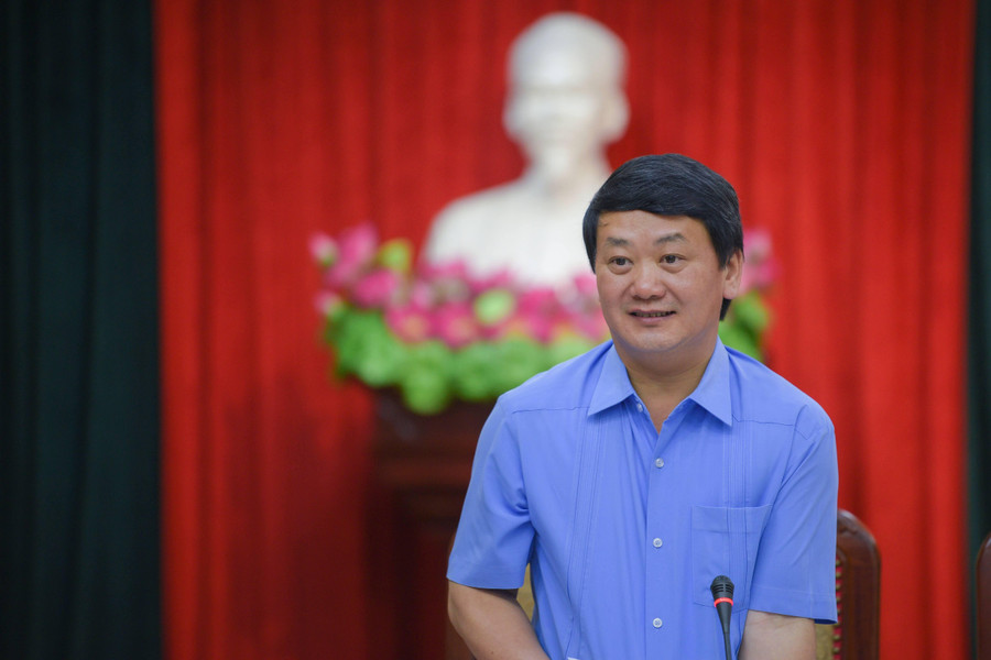 Ông Hầu A Lềnh, Chủ nhiệm Ủy ban Dân tộc phát biểu tại buổi làm việc. Ông Hầu A Lềnh, Chủ nhiệm Ủy ban Dân tộc phát biểu tại buổi làm việc.