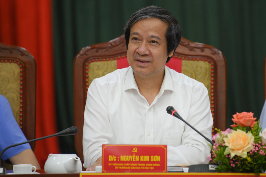 Bộ trưởng Bộ Giáo dục và Đào tạo Nguyễn Kim Sơn phát biểu tại buổi làm việc. Bộ trưởng Bộ Giáo dục và Đào tạo Nguyễn Kim Sơn phát biểu tại buổi làm việc.