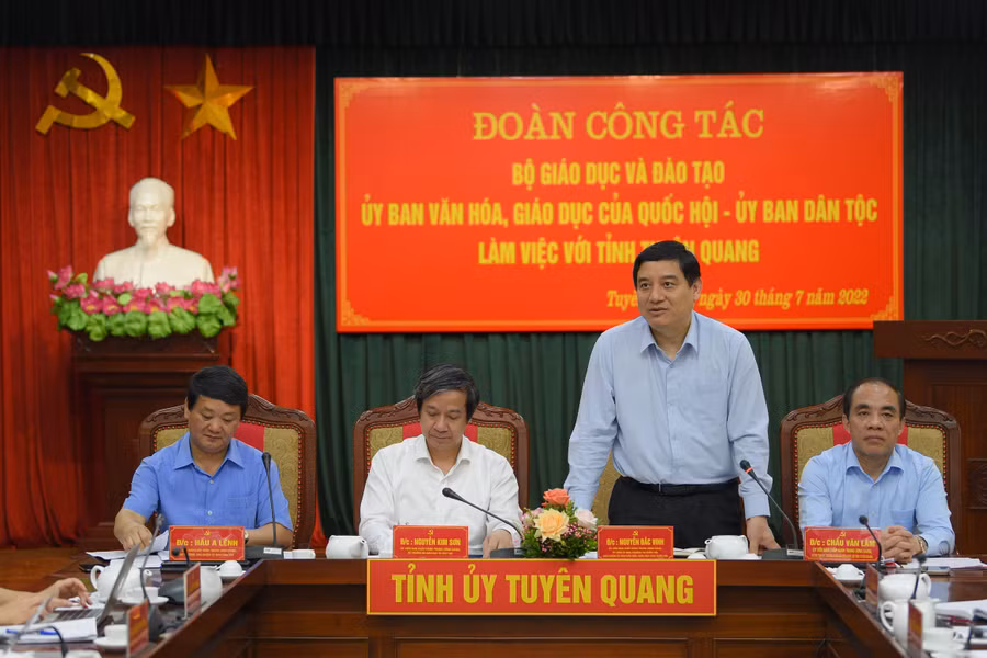 Ông Nguyễn Đắc Vinh, Chủ nhiệm Ủy ban Văn hóa, Giáo dục của Quốc hội phát biểu tại buổi làm việc.