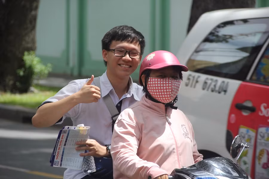 Thi xong rồi, về nhà thôi con nhé!