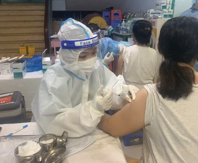 Việc phủ vắc-xin cho sinh viên là yêu cầu cần thiết để các trường ĐH, CĐ triển khai công tác đào tạo “bình thường mới”.